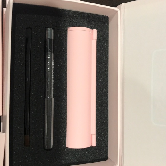 Makeup - Picture 3 of 7